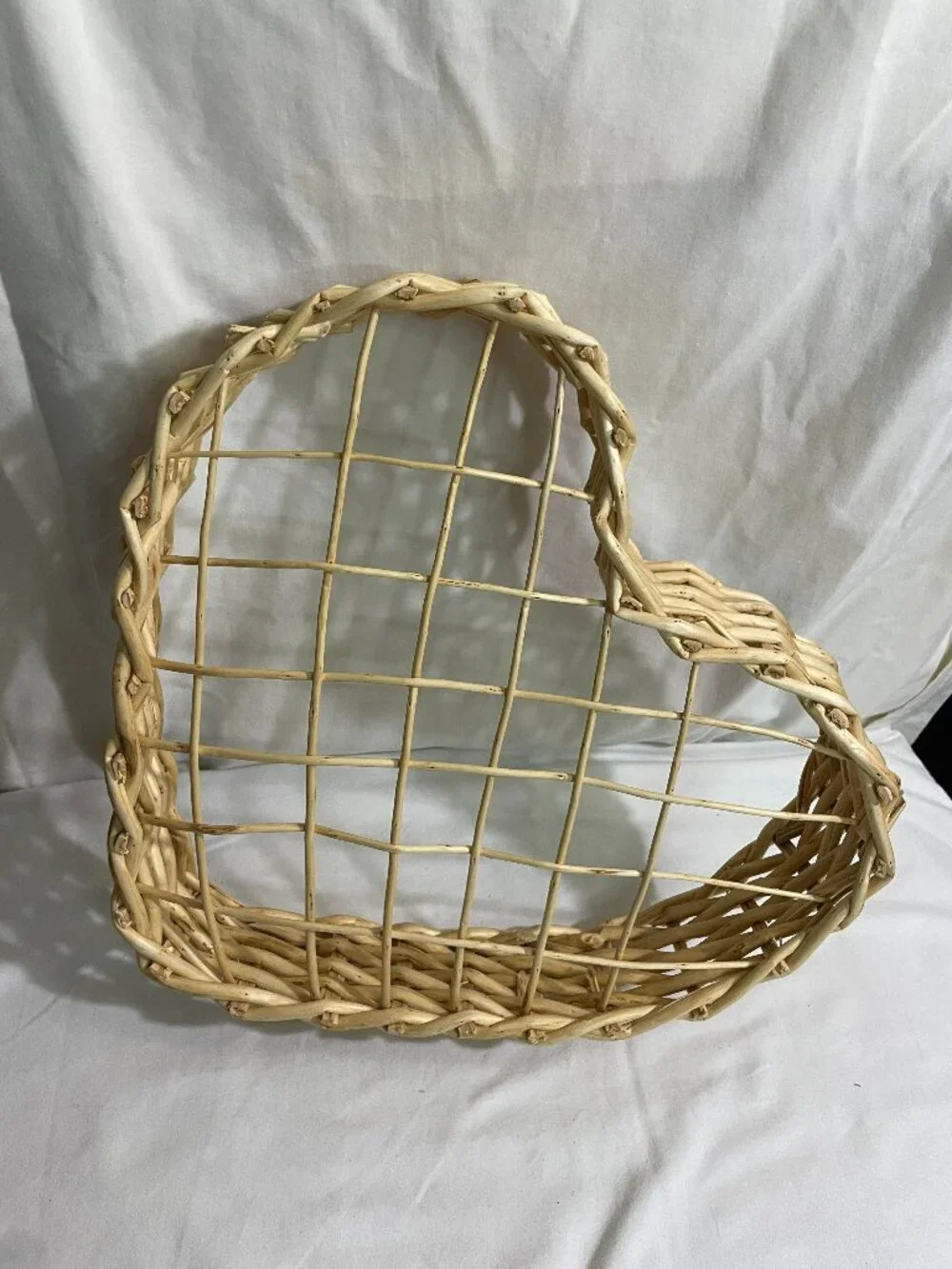 Vintage Heart Shaped Wicker Basket Natural Rattan Wall Hanging Shelf Decor 16